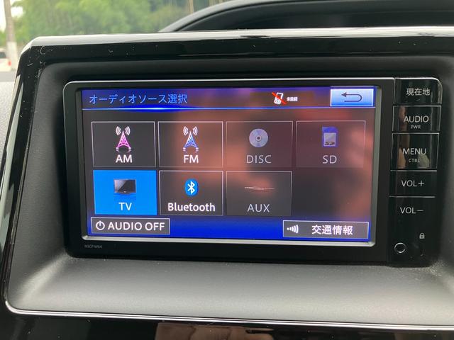 Ｘ　Ｂｌｕｅｔｏｏｔｈ音楽　禁煙　バックモニタ－　ＤＶＤ再生可　リモコンキー　ＡＵＴＯライト　ＬＥＤヘッドライト　フルフラット　ナビＴＶ　パワーウィンドウ　３列シート　ウォークスルー　ＥＴＣ　アイストップ(4枚目)