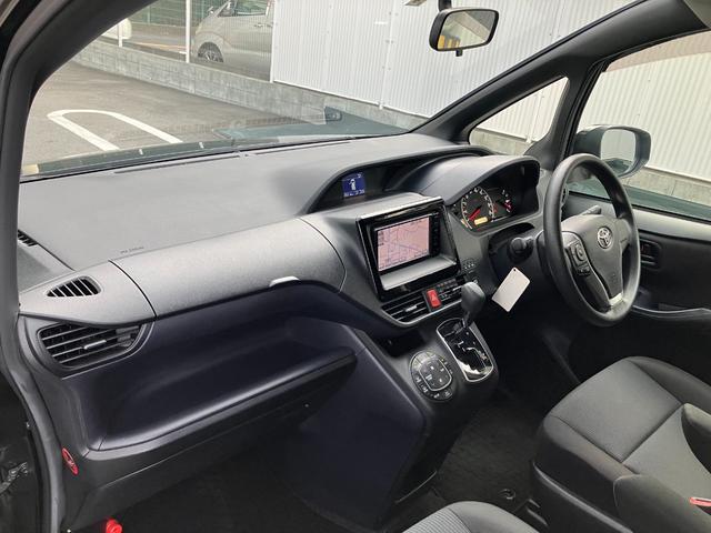 ノア Ｘ　Ｂｌｕｅｔｏｏｔｈ音楽　禁煙　バックモニタ－　ＤＶＤ再生可　リモコンキー　ＡＵＴＯライト　ＬＥＤヘッドライト　フルフラット　ナビＴＶ　パワーウィンドウ　３列シート　ウォークスルー　ＥＴＣ　アイストップ（22枚目）