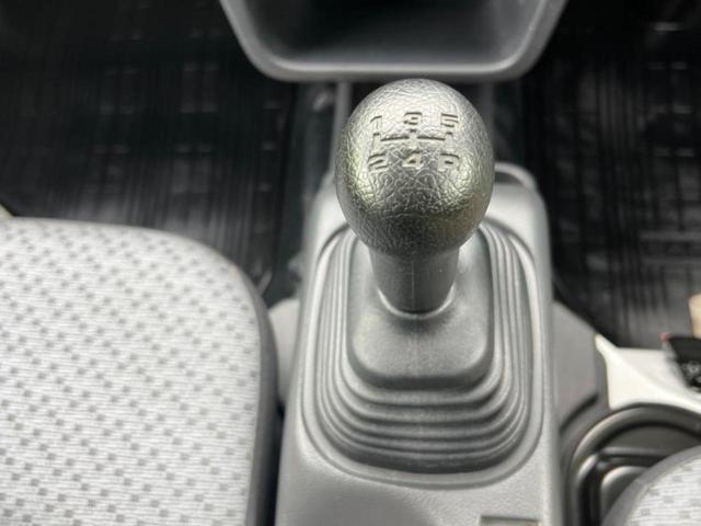 スーパーキャリイ ４ＷＤ　Ｌ　新品タイヤ／保証書／衝突安全装置／車線逸脱防止支援システム／ＥＢＤ付ＡＢＳ／横滑り防止装置／エアバッグ　運転席／エアバッグ　助手席／パワーステアリング／オートライト／マニュアルエアコン　レーンアシスト（11枚目）