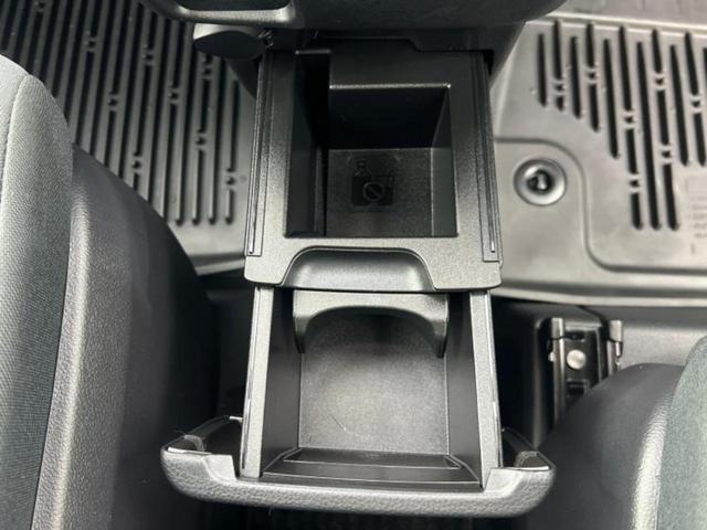 ノア ４ＷＤ　Ｘ　保証書／トヨタセーフティセンス／車線逸脱防止支援システム／ヘッドランプ　ＬＥＤ／ＥＢＤ付ＡＢＳ／横滑り防止装置／エアバッグ　運転席／エアバッグ　助手席／エアバッグ　サイド／ＭＴモード付き　ワンオーナー（30枚目）