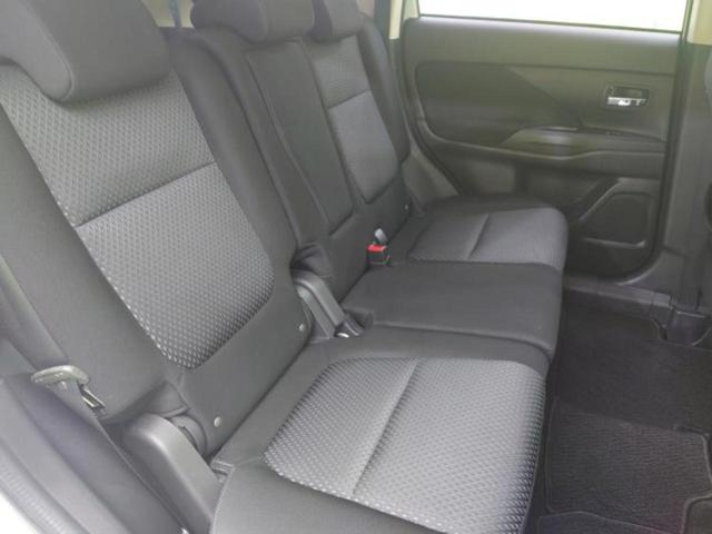 アウトランダー ４ＷＤ２４Ｇセーフティパッケージ　新品タイヤ／保証書／社外　ＳＤナビ／衝突安全装置／車線逸脱防止支援システム／ヘッドランプ　ＬＥＤ／Ｂｌｕｅｔｏｏｔｈ接続／ＥＴＣ／ＥＢＤ付ＡＢＳ／横滑り防止装置／アイドリングストップ　バックカメラ（5枚目）