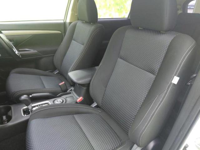 アウトランダー ４ＷＤ２４Ｇセーフティパッケージ　新品タイヤ／保証書／社外　ＳＤナビ／衝突安全装置／車線逸脱防止支援システム／ヘッドランプ　ＬＥＤ／Ｂｌｕｅｔｏｏｔｈ接続／ＥＴＣ／ＥＢＤ付ＡＢＳ／横滑り防止装置／アイドリングストップ　バックカメラ（7枚目）