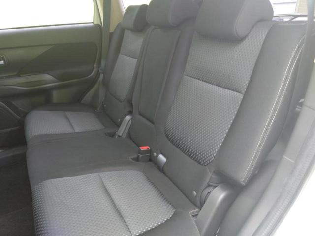 アウトランダー ４ＷＤ２４Ｇセーフティパッケージ　新品タイヤ／保証書／社外　ＳＤナビ／衝突安全装置／車線逸脱防止支援システム／ヘッドランプ　ＬＥＤ／Ｂｌｕｅｔｏｏｔｈ接続／ＥＴＣ／ＥＢＤ付ＡＢＳ／横滑り防止装置／アイドリングストップ　バックカメラ（8枚目）