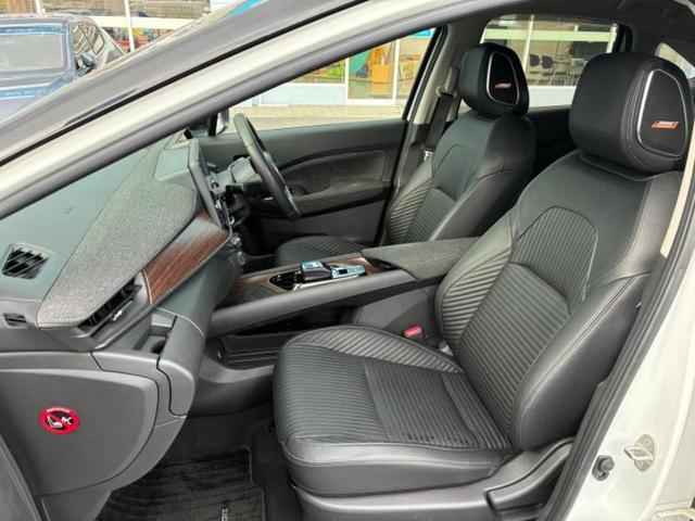 オーラ ４ＷＤ　Ｇ　ＦＯＵＲレザーエディション　ＢＯＳＥ／保証書／純正　ＳＤナビ／インテリジェントルームミラー／衝突安全装置／シートヒーター　前席／全方位モニター／車線逸脱防止支援システム／シート　合皮／プロパイロット／ヘッドランプ　ＬＥＤ　４ＷＤ（6枚目）