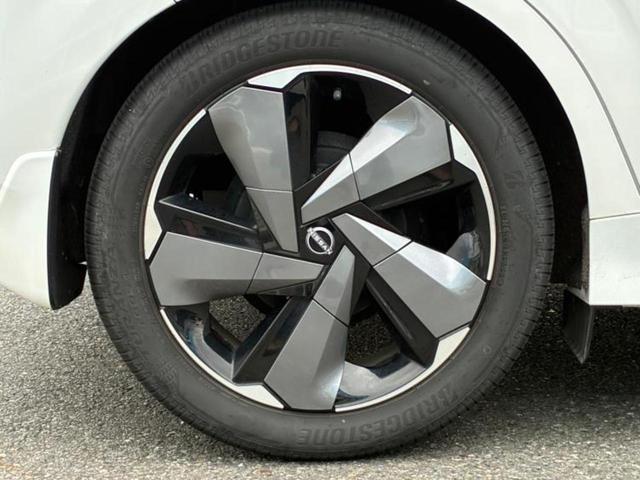 オーラ ４ＷＤ　Ｇ　ＦＯＵＲレザーエディション　ＢＯＳＥ／保証書／純正　ＳＤナビ／インテリジェントルームミラー／衝突安全装置／シートヒーター　前席／全方位モニター／車線逸脱防止支援システム／シート　合皮／プロパイロット／ヘッドランプ　ＬＥＤ　４ＷＤ（18枚目）