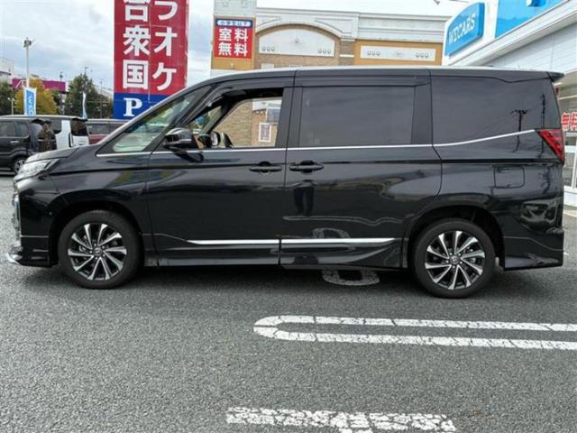 ノア 4WDハイブリッドS-Z 純正エアロ/保証書/ディスプレイオーディオ+ナビ10インチ/フリップダウンモニター/衝突安全装置/両側電動スライドドア/シートヒーター 前席/パノラミックビューモニター 衝突被害軽減システム 4WD(2枚目)