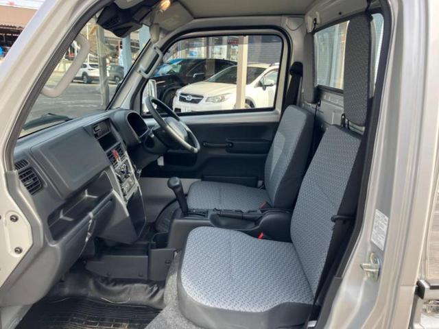 キャリイトラック ４ＷＤ　ＫＣスペシャル　新品タイヤ／保証書／衝突安全装置／車線逸脱防止支援システム／ＥＴＣ／ＥＢＤ付ＡＢＳ／横滑り防止装置／エアバッグ　運転席／エアバッグ　助手席／パワーウインドウ／キーレスエントリー／パワーステアリング（5枚目）