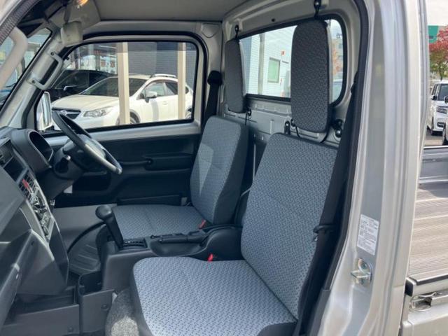 キャリイトラック ４ＷＤ　ＫＣスペシャル　新品タイヤ／保証書／衝突安全装置／車線逸脱防止支援システム／ＥＴＣ／ＥＢＤ付ＡＢＳ／横滑り防止装置／エアバッグ　運転席／エアバッグ　助手席／パワーウインドウ／キーレスエントリー／パワーステアリング（7枚目）