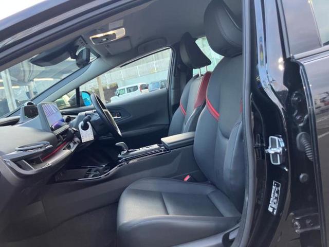 プリウス ４ＷＤ　Ｚ　新品タイヤ／保証書／ディスプレイオーディオ＋ナビ１２．３インチ／デジタルインナーミラー／トヨタセーフティセンス／シートヒーター　前席／全方位モニター／車線逸脱防止支援システム　革シート　全周囲カメラ（6枚目）