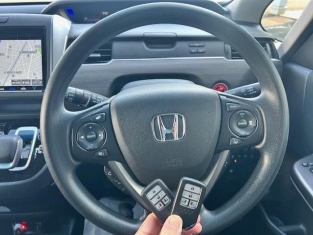 フリードハイブリッド 4WDハイブリッドGブラックスタイル 新品タイヤ/保証書/純正 9インチ SDナビ/フリップダウンモニター 純正 10.1インチ/ホンダセンシング/両側電動スライドドア/シートヒーター 前席/車線逸脱防止支援システム 衝突被害軽減システム(16枚目)