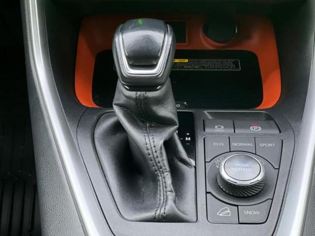 RAV4 4WDアドベンチャー 新品タイヤ/サンルーフ/保証書/社外 9インチ SDナビ/衝突安全装置/シートエアコン/車線逸脱防止支援システム/シート 合皮/ヘッドランプ LED/Bluetooth接続/ETC/EBD付ABS(17枚目)