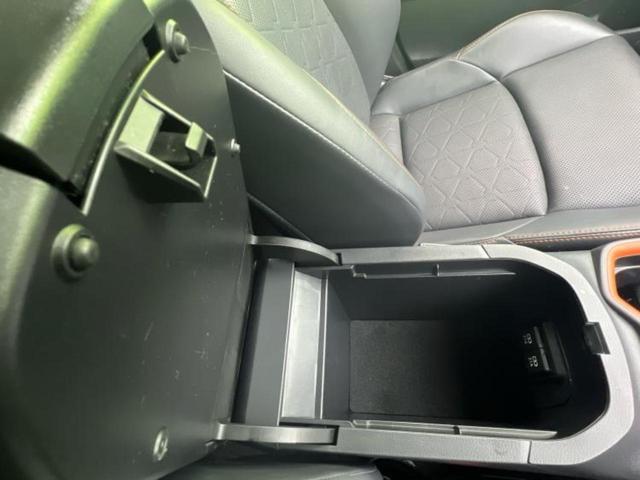 RAV4 4WDアドベンチャー 新品タイヤ/サンルーフ/保証書/社外 9インチ SDナビ/衝突安全装置/シートエアコン/車線逸脱防止支援システム/シート 合皮/ヘッドランプ LED/Bluetooth接続/ETC/EBD付ABS(32枚目)