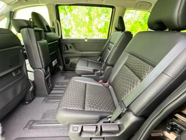 セレナ 4WDハイウェイスターV 新品タイヤ/保証書/ディスプレイオーディオ+ナビ12.3インチ/衝突安全装置/両側電動スライドドア/シートヒーター/アラウンドビューモニター/車線逸脱防止支援システム/プロパイロット 全周囲カメラ(8枚目)