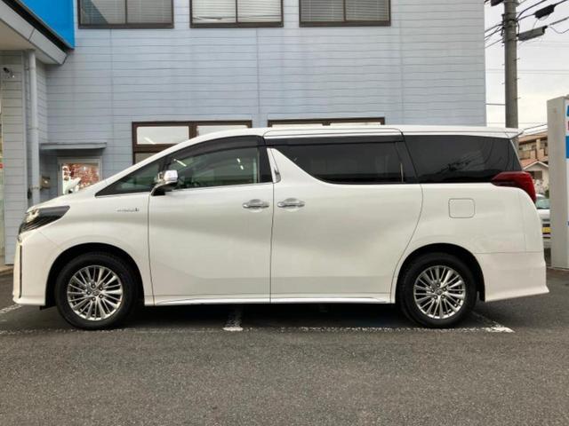 アルファードハイブリッド ４ＷＤハイブリッドＳタイプゴールド　保証書／ディスプレイオーディオ＋ナビ９インチ／フリップダウンモニター　純正　１２．１インチ／衝突安全装置／両側電動スライドドア／車線逸脱防止支援システム／シート　ハーフレザー　衝突被害軽減システム（2枚目）