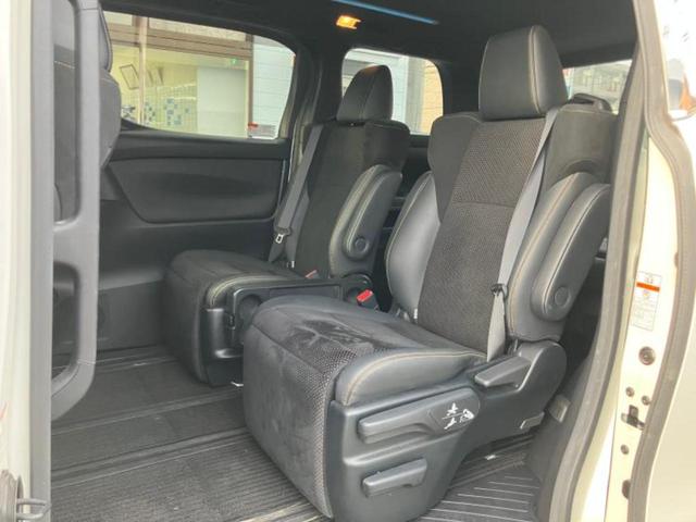 アルファードハイブリッド ４ＷＤハイブリッドＳタイプゴールド　保証書／ディスプレイオーディオ＋ナビ９インチ／フリップダウンモニター　純正　１２．１インチ／衝突安全装置／両側電動スライドドア／車線逸脱防止支援システム／シート　ハーフレザー　衝突被害軽減システム（7枚目）