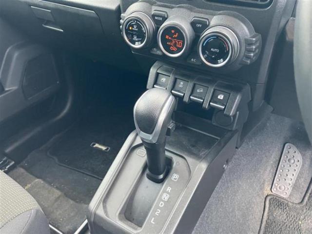 ジムニー ４ＷＤ　ＸＣ　新品タイヤ／保証書／社外　ＳＤナビ／衝突安全装置／シートヒーター／車線逸脱防止支援システム／ヘッドランプ　ＬＥＤ／Ｂｌｕｅｔｏｏｔｈ接続／ＥＴＣ／ＡＢＳ／横滑り防止装置／アイドリングストップ　４ＷＤ（13枚目）