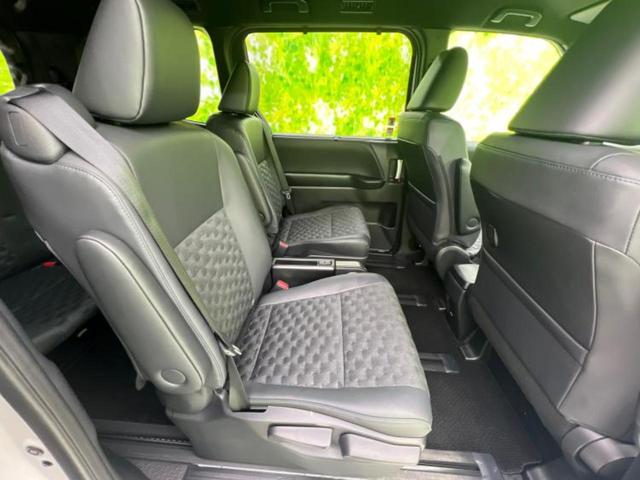 ヴォクシー ４ＷＤハイブリッドＳ－Ｚ　保証書／ディスプレイオーディオ１０．５インチ／衝突安全装置／両側電動スライドドア／シートヒーター　前席／車線逸脱防止支援システム／シート　ハーフレザー／オートステップ／ヘッドランプ　ＬＥＤ　４ＷＤ（5枚目）