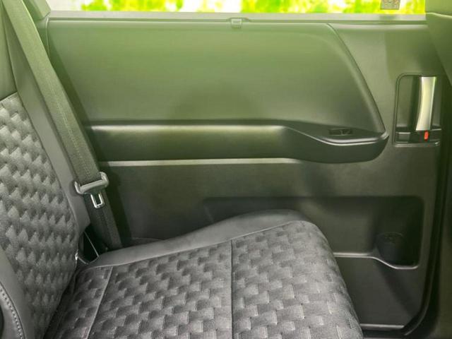 ヴォクシー ４ＷＤハイブリッドＳ－Ｚ　保証書／ディスプレイオーディオ１０．５インチ／衝突安全装置／両側電動スライドドア／シートヒーター　前席／車線逸脱防止支援システム／シート　ハーフレザー／オートステップ／ヘッドランプ　ＬＥＤ　４ＷＤ（25枚目）