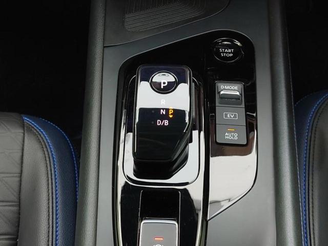 ノート 4WDオーテックFOUR 新品タイヤ/保証書/純正 SDナビ/インテリジェントルームミラー/衝突安全装置/シートヒーター/全方位モニター/車線逸脱防止支援システム/シート 合皮/プロパイロット/ヘッドランプ LED 4WD(18枚目)