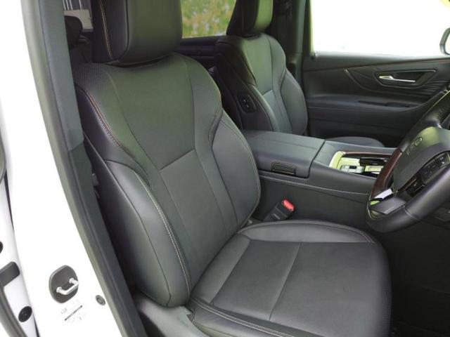 アルファードハイブリッド ４ＷＤハイブリッドＺ　サンルーフ／保証書／ディスプレイオーディオ＋ナビ／デジタルインナーミラー／衝突安全装置／両側電動スライドドア／シートヒーター／全方位モニター／車線逸脱防止支援システム／シート　合皮　全周囲カメラ（4枚目）