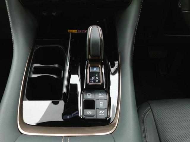 アルファードハイブリッド ４ＷＤハイブリッドＺ　サンルーフ／保証書／ディスプレイオーディオ＋ナビ／デジタルインナーミラー／衝突安全装置／両側電動スライドドア／シートヒーター／全方位モニター／車線逸脱防止支援システム／シート　合皮　全周囲カメラ（18枚目）