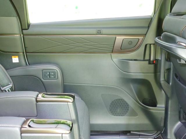 アルファードハイブリッド ４ＷＤハイブリッドＺ　サンルーフ／保証書／ディスプレイオーディオ＋ナビ／デジタルインナーミラー／衝突安全装置／両側電動スライドドア／シートヒーター／全方位モニター／車線逸脱防止支援システム／シート　合皮　全周囲カメラ（24枚目）