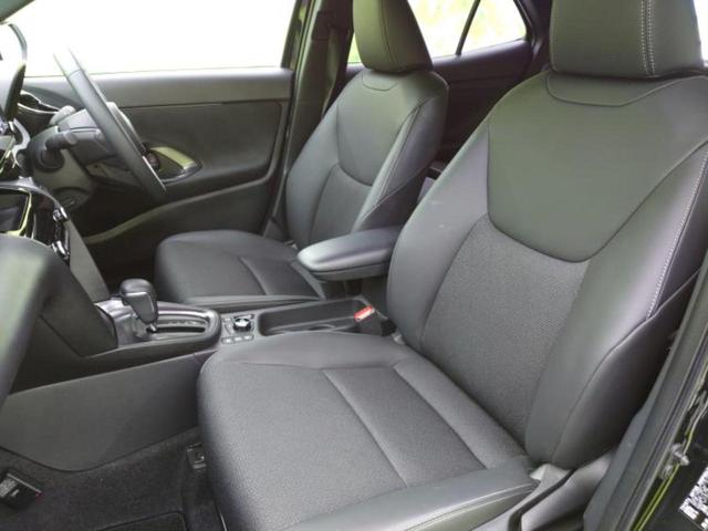 ヤリスクロス ４ＷＤハイブリッドＺ　保証書／純正　メモリーナビ／衝突安全装置／シートヒーター　前席／パノラミックビューモニター／車線逸脱防止支援システム／シート　ハーフレザー／電動バックドア／ヘッドランプ　ＬＥＤ　衝突被害軽減システム（6枚目）