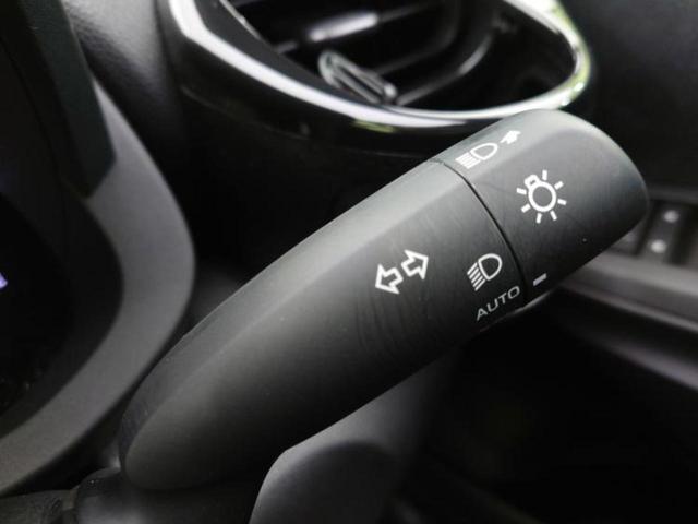 ヤリスクロス ４ＷＤハイブリッドＺ　保証書／純正　メモリーナビ／衝突安全装置／シートヒーター　前席／パノラミックビューモニター／車線逸脱防止支援システム／シート　ハーフレザー／電動バックドア／ヘッドランプ　ＬＥＤ　衝突被害軽減システム（16枚目）