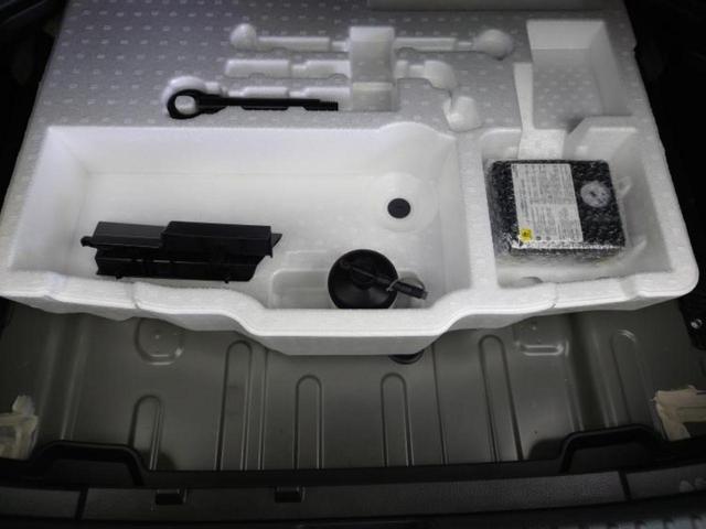 ヤリスクロス ４ＷＤハイブリッドＺ　保証書／純正　メモリーナビ／衝突安全装置／シートヒーター　前席／パノラミックビューモニター／車線逸脱防止支援システム／シート　ハーフレザー／電動バックドア／ヘッドランプ　ＬＥＤ　衝突被害軽減システム（24枚目）