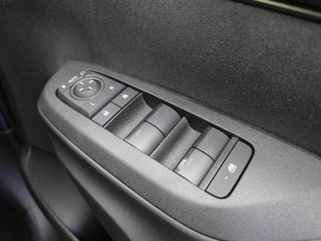 ヤリスクロス ４ＷＤハイブリッドＺ　保証書／純正　メモリーナビ／衝突安全装置／シートヒーター　前席／パノラミックビューモニター／車線逸脱防止支援システム／シート　ハーフレザー／電動バックドア／ヘッドランプ　ＬＥＤ　衝突被害軽減システム（30枚目）