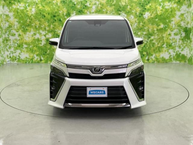 ヴォクシー ４ＷＤ　ＺＳキラメキ　保証書／社外　９インチ　ＳＤナビ／フリップダウンモニター／衝突安全装置／両側電動スライドドア／車線逸脱防止支援システム／ヘッドランプ　ＬＥＤ／Ｂｌｕｅｔｏｏｔｈ接続／ＥＴＣ／ＥＢＤ付ＡＢＳ　４ＷＤ（46枚目）
