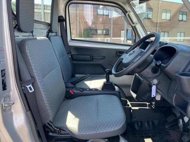 ＮＴ１００クリッパートラック ４ＷＤ　ＤＸ　新品タイヤ／エアバッグ　運転席／パワーステアリング／マニュアルエアコン　４ＷＤ（5枚目）
