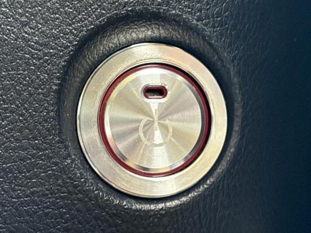 WECARSの展示場では実際に見て、触ってお車をお選びいただけます!知識の豊富な営業スタッフが様々なカーライフをご提案いたします!