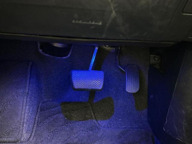 WECARSでは各商談席に大型モニターをご用意しております!見やすい大画面でゆったりと全国の在庫をご覧いただけます!是非ご来店お待ちしております!