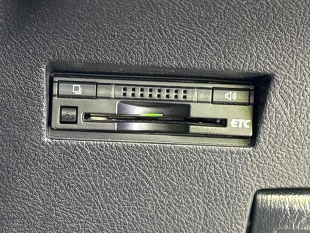 カローラフィールダー ハイブリッドＧエアロツアラー　純正　ＳＤナビ／衝突安全装置／車線逸脱防止支援システム／ヘッドランプ　ＬＥＤ／Ｂｌｕｅｔｏｏｔｈ接続／ＥＴＣ／横滑り防止装置／アイドリングストップ／フルセグＴＶ／ＤＶＤ／禁煙車　衝突被害軽減システム（16枚目）