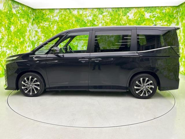 ヴォクシー ハイブリッドＳ－Ｚ　新品タイヤ／ディスプレイオーディオ＋ナビ１０インチ／デジタルインナーミラー／衝突安全装置／両側電動スライドドア／シートヒーター／パノラミックビューモニター／車線逸脱防止支援システム　全周囲カメラ（2枚目）