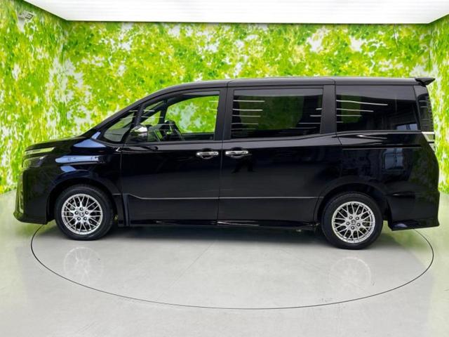 ヴォクシー ハイブリッドＺＳキラメキ３　保証書／純正　９インチ　ＳＤナビ／衝突安全装置／両側電動スライドドア／シートヒーター　前席／車線逸脱防止支援システム／シート　ハーフレザー／パーキングアシスト　バックガイド　衝突被害軽減システム（2枚目）