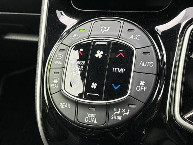 ヴォクシー ハイブリッドＺＳキラメキ３　保証書／純正　９インチ　ＳＤナビ／衝突安全装置／両側電動スライドドア／シートヒーター　前席／車線逸脱防止支援システム／シート　ハーフレザー／パーキングアシスト　バックガイド　衝突被害軽減システム（13枚目）