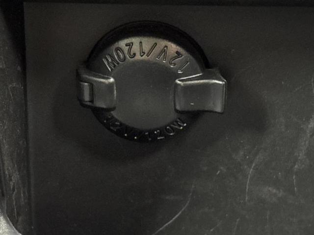 ヴォクシー ハイブリッドＺＳキラメキ３　保証書／純正　９インチ　ＳＤナビ／衝突安全装置／両側電動スライドドア／シートヒーター　前席／車線逸脱防止支援システム／シート　ハーフレザー／パーキングアシスト　バックガイド　衝突被害軽減システム（31枚目）