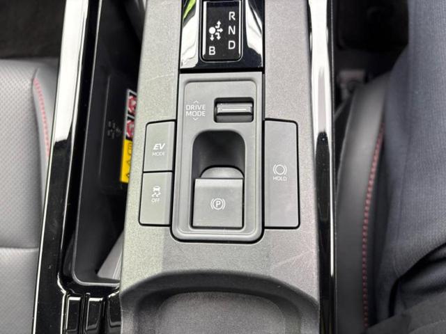 プリウス Ｚ　サンルーフ／保証書／純正　１１インチ　ＳＤナビ／衝突安全装置／シートヒーター／全方位モニター／車線逸脱防止支援システム／シート　合皮／パーキングアシスト　バックガイド　衝突被害軽減システム　禁煙車（16枚目）