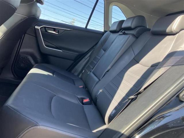 ＲＡＶ４ ４ＷＤ　Ｇ　新品タイヤ／保証書／純正　ＳＤナビ／衝突安全装置／シートヒーター　前席／車線逸脱防止支援システム／電動バックドア／ヘッドランプ　ＬＥＤ／Ｂｌｕｅｔｏｏｔｈ接続／ＨＤＭＩ接続／ＥＴＣ／バックモニター（6枚目）