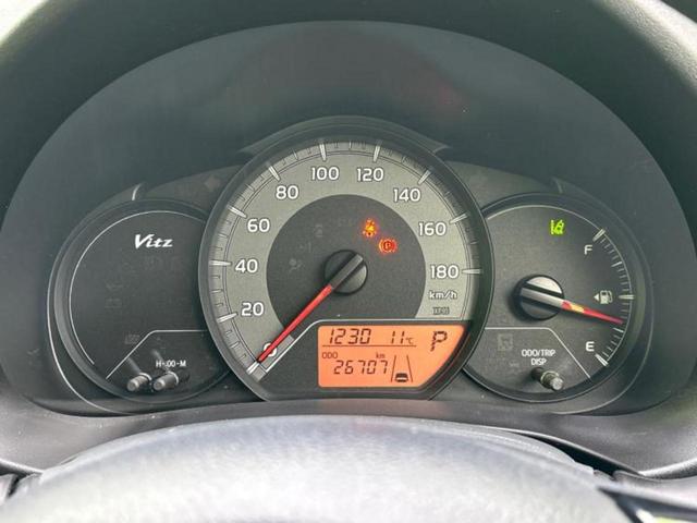ヴィッツ F 純正 SDナビ/トヨタセーフティセンス/Bluetooth接続/ETC/EBD付ABS/バックモニター/ワンセグTV/エアバッグ 運転席/エアバッグ 助手席/パワーウインドウ/キーレスエントリー(25枚目)