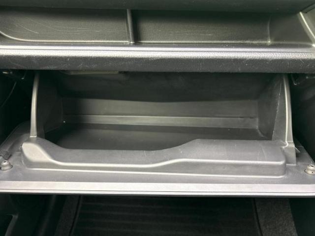 ヴィッツ F 純正 SDナビ/トヨタセーフティセンス/Bluetooth接続/ETC/EBD付ABS/バックモニター/ワンセグTV/エアバッグ 運転席/エアバッグ 助手席/パワーウインドウ/キーレスエントリー(28枚目)