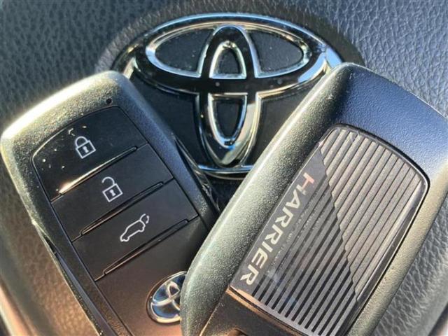 ハリアーハイブリッド Ｚ　新品タイヤ／ＪＢＬ／保証書／純正　ＳＤナビ／デジタルインナーミラー／衝突安全装置／シートヒーター　前席／パノラミックビューモニター／車線逸脱防止支援システム／シート　ハーフレザー／電動バックドア（18枚目）