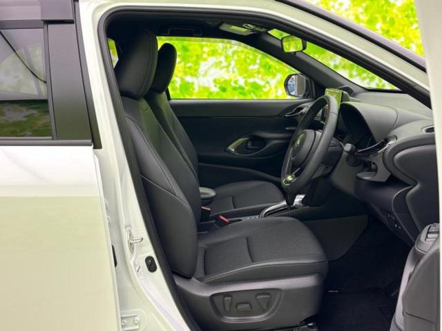 ヤリスクロス ハイブリッドＺウルバーノ　保証書／ディスプレイオーディオ＋ナビ８インチ／トヨタセーフティセンス／シートヒーター　前席／パノラミックビューモニター／車線逸脱防止支援システム／シート　ハーフレザー／ヘッドランプ　ＬＥＤ　電動シート（4枚目）