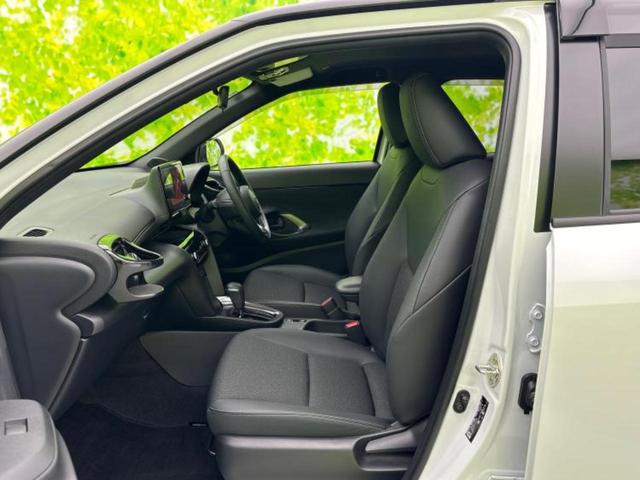 ヤリスクロス ハイブリッドＺウルバーノ　保証書／ディスプレイオーディオ＋ナビ８インチ／トヨタセーフティセンス／シートヒーター　前席／パノラミックビューモニター／車線逸脱防止支援システム／シート　ハーフレザー／ヘッドランプ　ＬＥＤ　電動シート（6枚目）