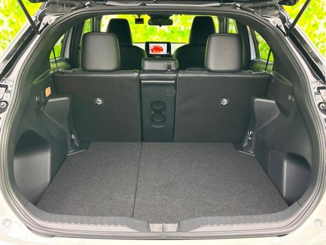 ヤリスクロス ハイブリッドＺウルバーノ　保証書／ディスプレイオーディオ＋ナビ８インチ／トヨタセーフティセンス／シートヒーター　前席／パノラミックビューモニター／車線逸脱防止支援システム／シート　ハーフレザー／ヘッドランプ　ＬＥＤ　電動シート（8枚目）