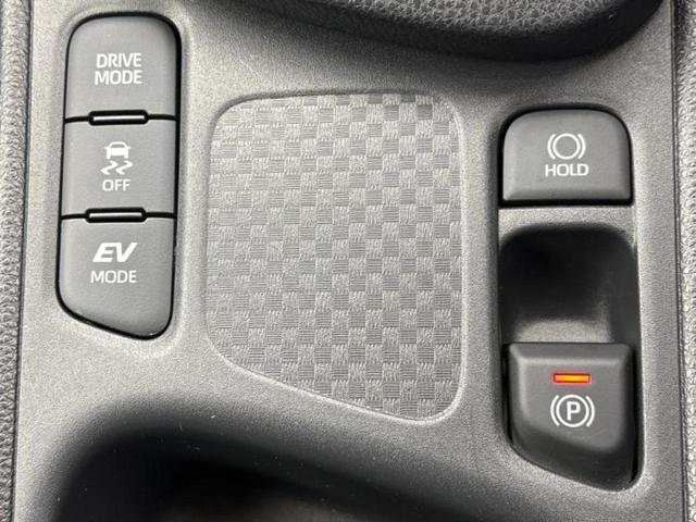 ヤリスクロス ハイブリッドＺウルバーノ　保証書／ディスプレイオーディオ＋ナビ８インチ／トヨタセーフティセンス／シートヒーター　前席／パノラミックビューモニター／車線逸脱防止支援システム／シート　ハーフレザー／ヘッドランプ　ＬＥＤ　電動シート（28枚目）