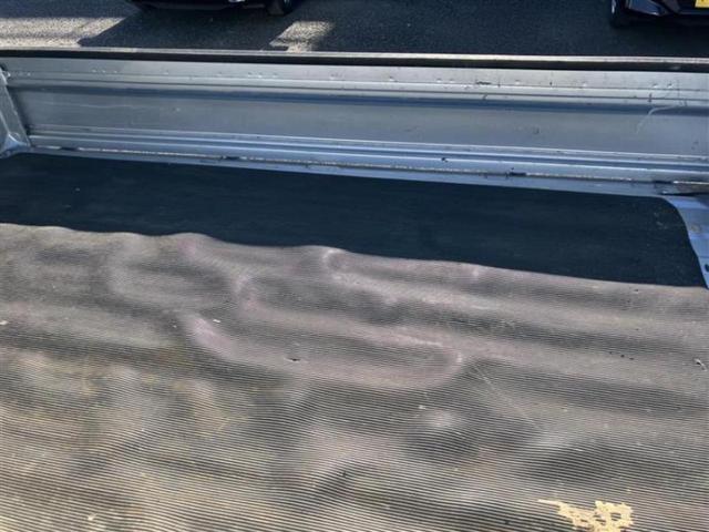 ハイゼットトラック エクストラ 新品タイヤ/保証書/ETC/エアバッグ 運転席/パワーウインドウ/キーレスエントリー/パワーステアリング/マニュアルエアコン/アクセサリーソケット/CD/ラジオ(8枚目)