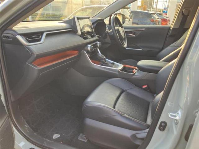 RAV4 4WDアドベンチャー 保証書/純正 9インチ SDナビ/衝突安全装置/シートヒーター 前席/車線逸脱防止支援システム/シート 合皮/電動バックドア/ヘッドランプ LED/Bluetooth接続/HDMI接続/ETC 4WD(5枚目)